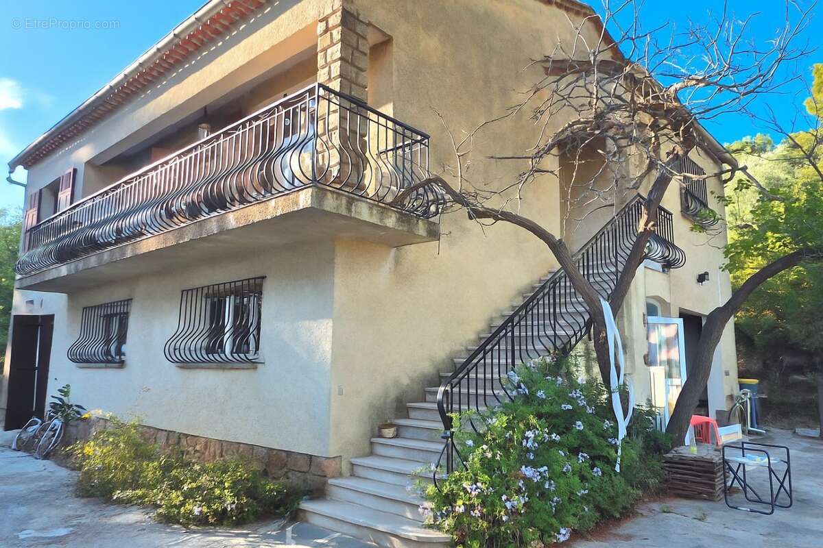 Maison à CARQUEIRANNE