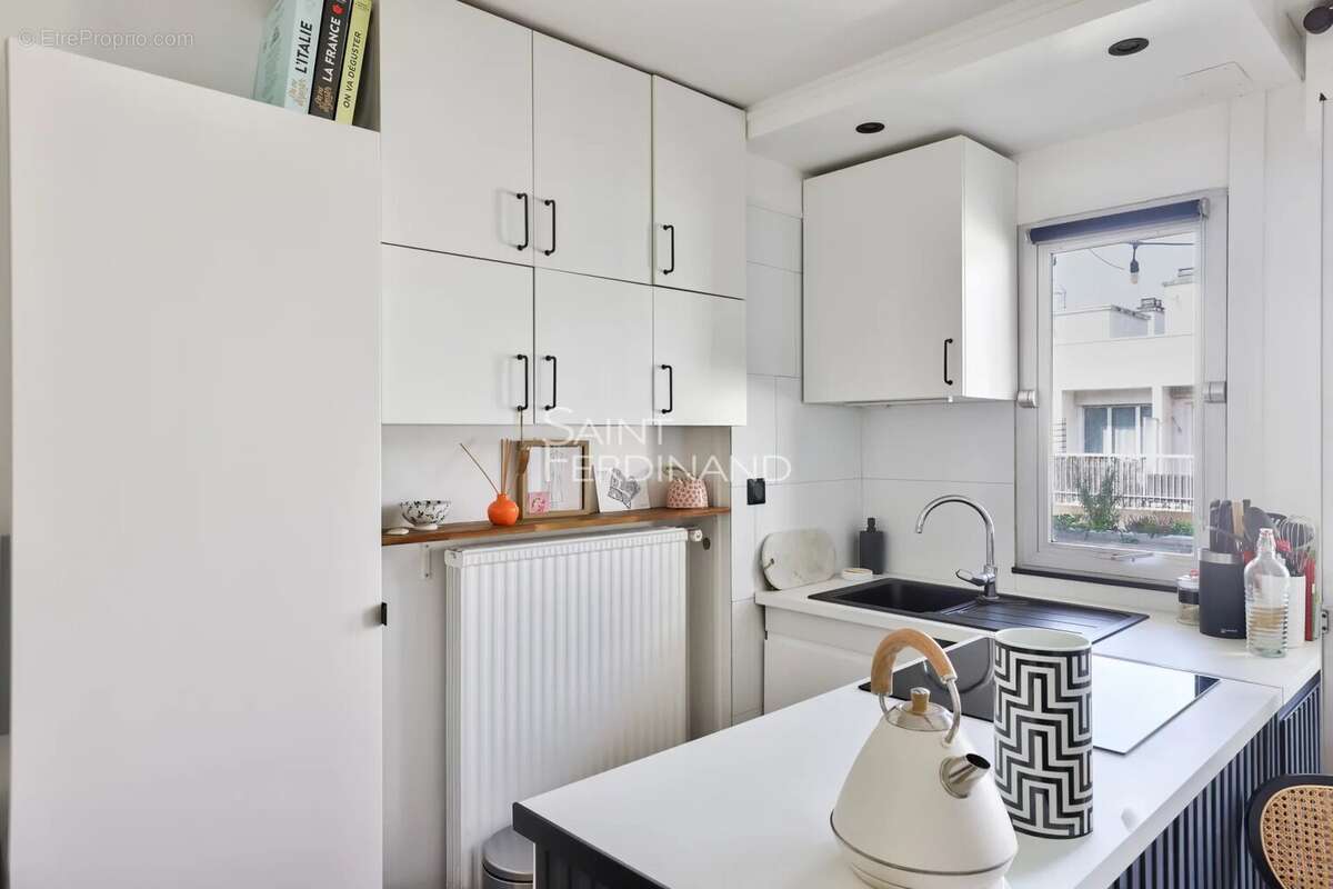 Appartement à PARIS-17E