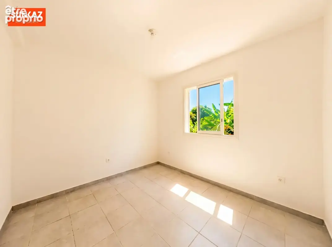 Maison 4 pièces 70 m² à vendre à Saint-Pierre (97410) - photo 4