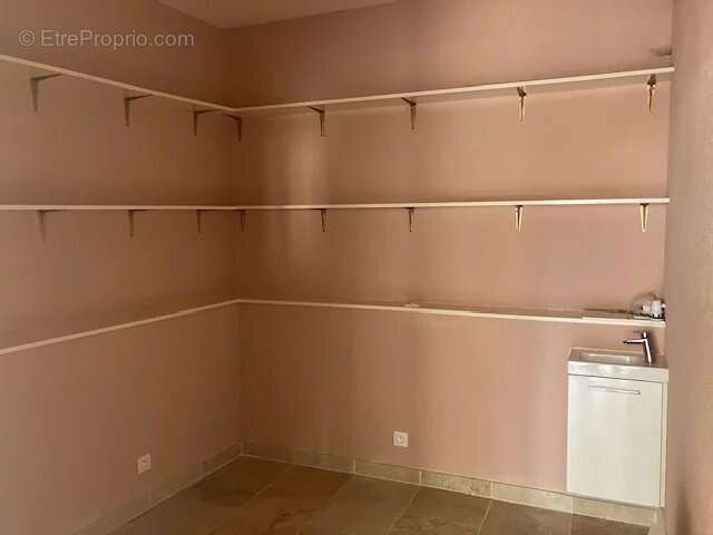 Local commercial 53 m² RDC Vitrine - photo 4