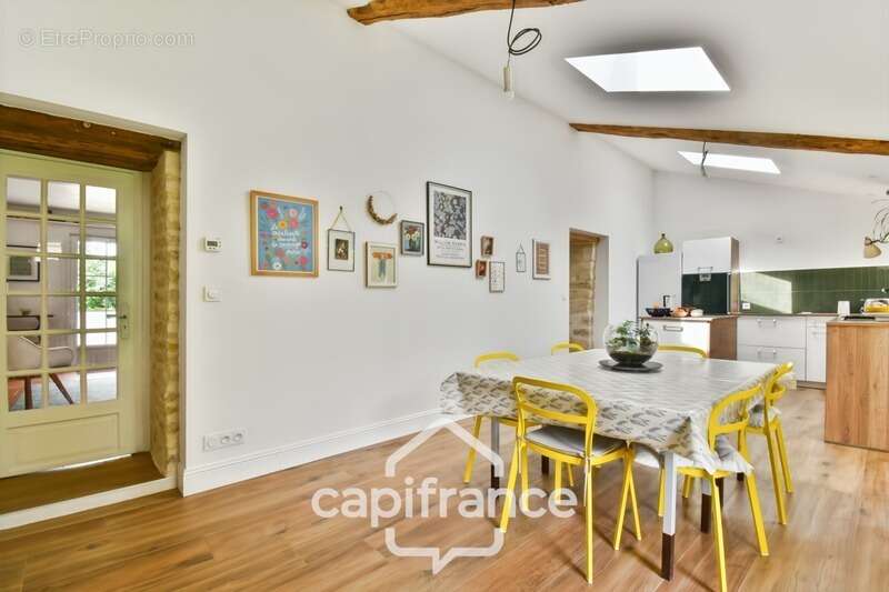 Maison charentaise rénovée à vendre 6 pièces COURCELLES (17), proche commerces, d'une superficie de 149m² avec atelier et jardin - photo 15