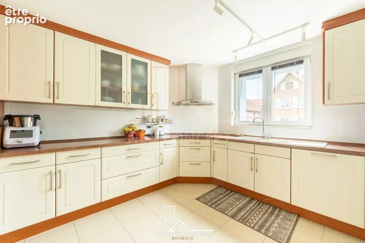 Maison de ville avec garage, cave, 5-6 chambres, sans travaux - photo 2