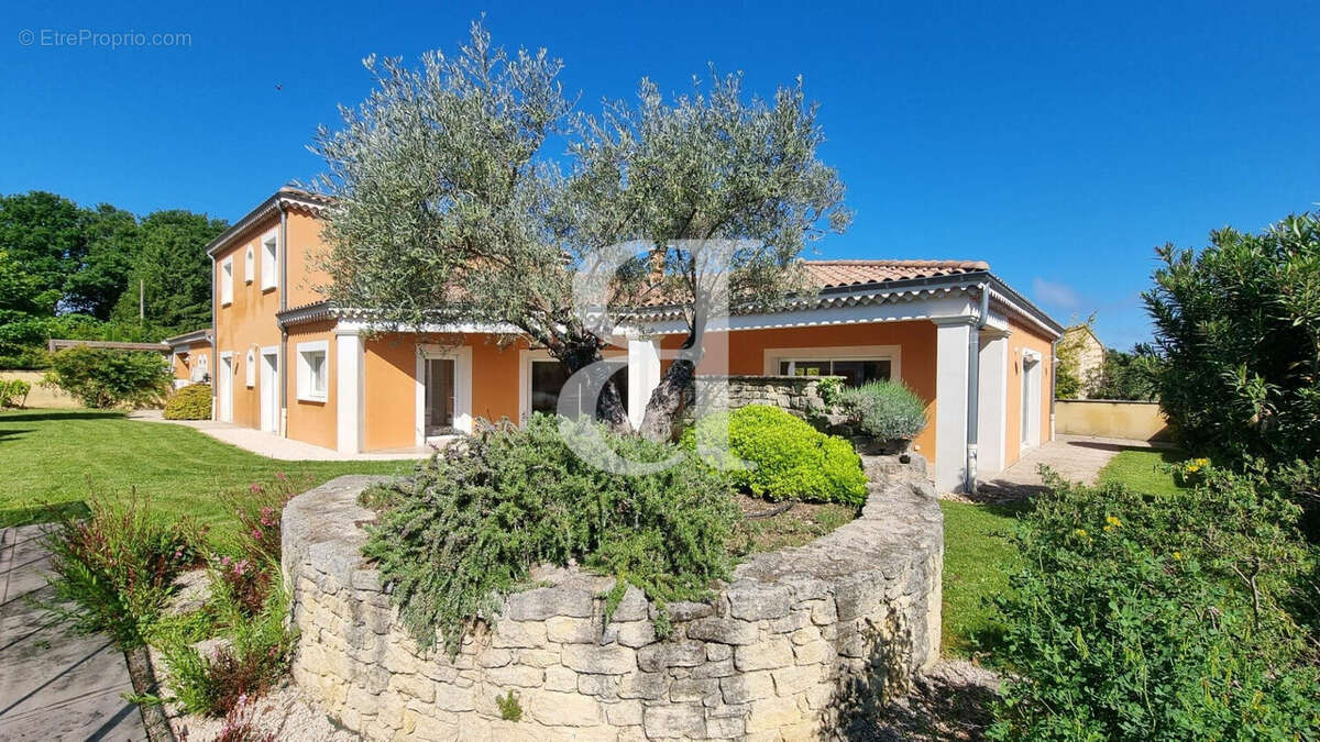 Maison à PERNES-LES-FONTAINES