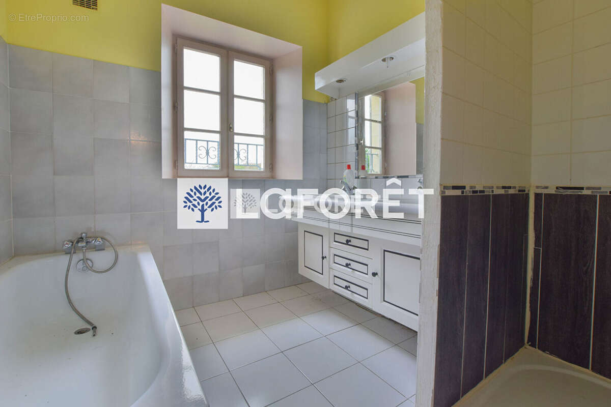 Maison à SAINT-GENIS-DE-SAINTONGE