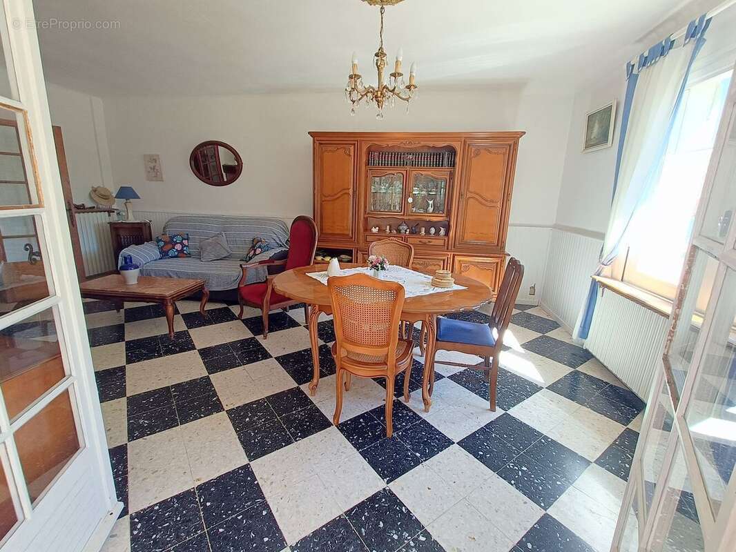 Maison 83 m² à Regusse  - photo 4