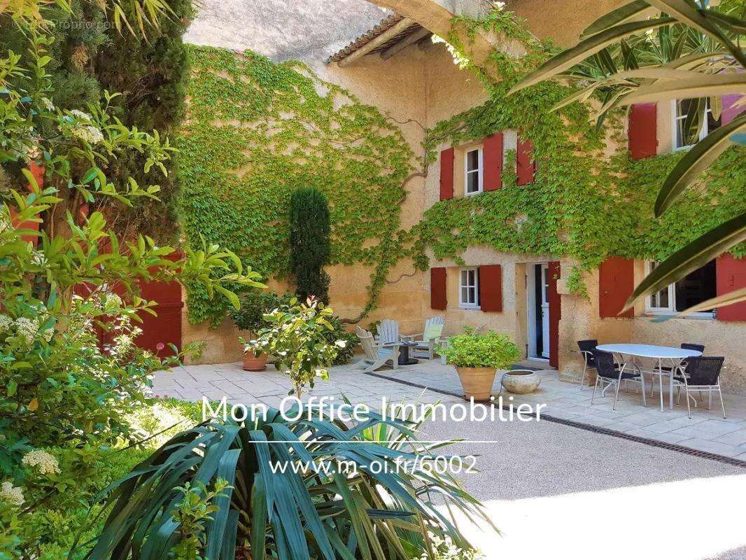 Référence : 6002-VCL. - Maison de Maître du XVII - Cours intérieure et piscine - 20 minutes d'Aix en Provence - photo 8