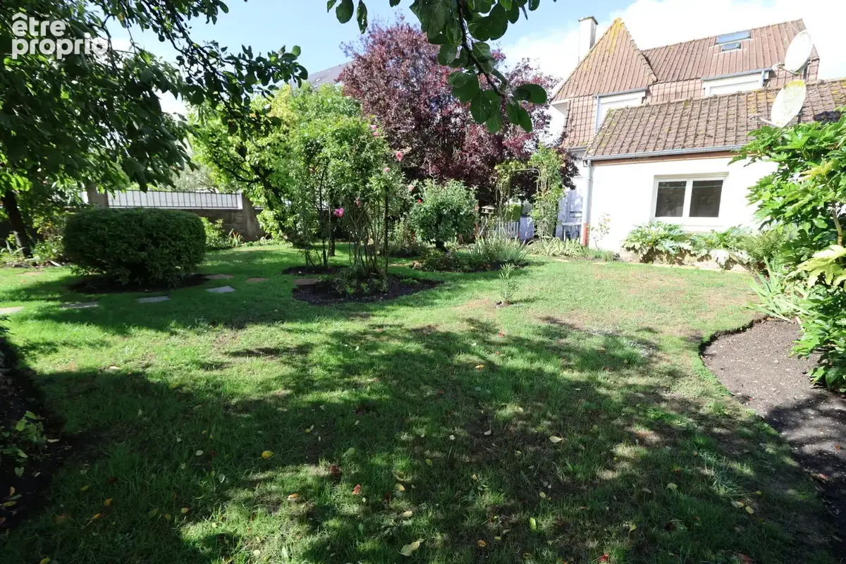 A proximité de la place maison de charme bâtie sur 515 m2 avec 4ch, 2sdb garage 2 voitures et cave - photo 3
