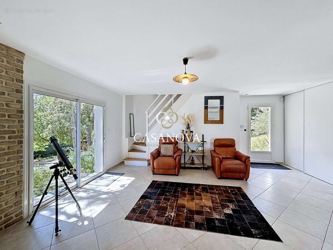 Proche de Gignac Deux habitations, appartement indépendant, deux piscines dans un cadre privilégié. - photo 13