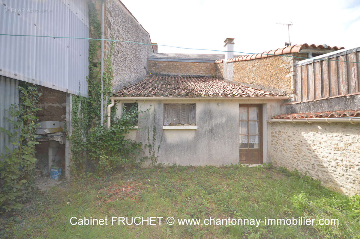 Maison à BAZOGES-EN-PAREDS