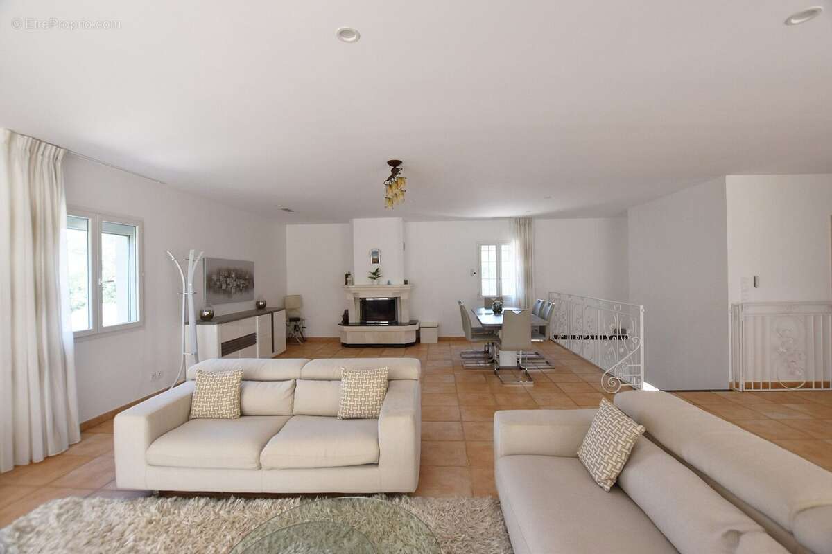 Salon - Maison à NIMES