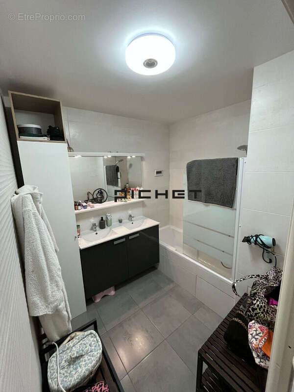 Appartement à CHEVRY