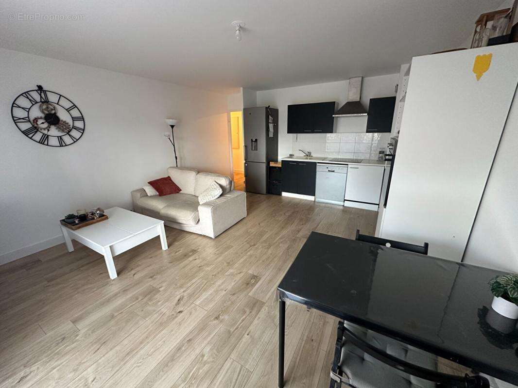 Appartement à COURNONTERRAL