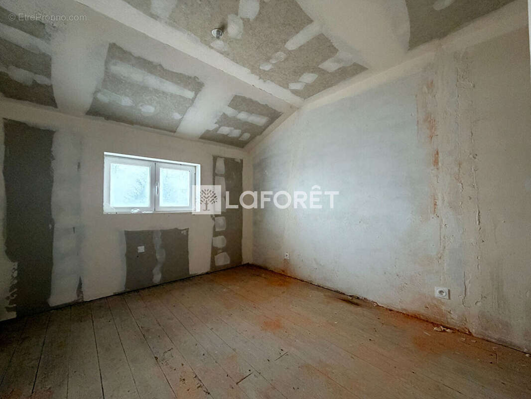 Maison à LA CHAPELLE-FELCOURT