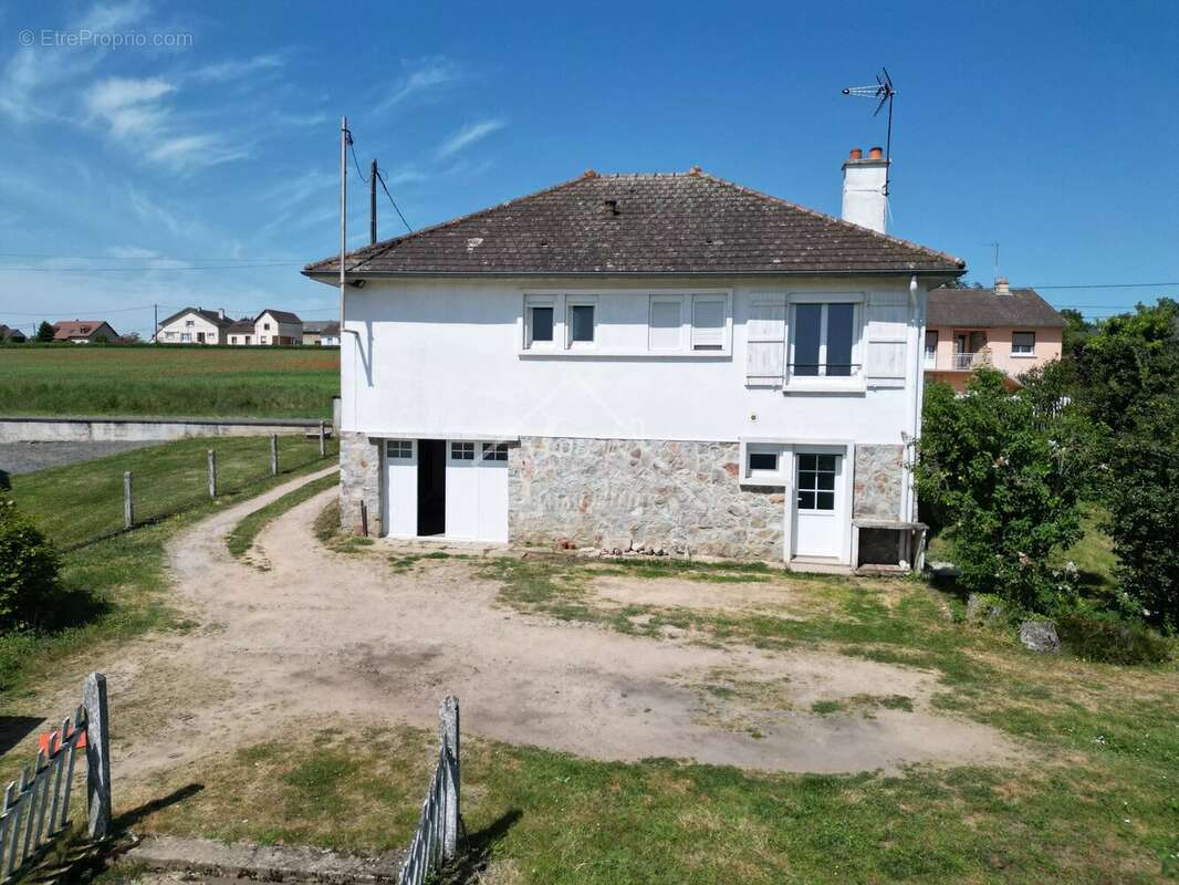 Maison à DOMPIERRE-SUR-BESBRE