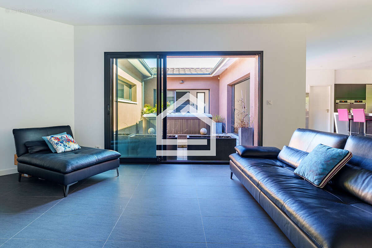 Maison à BLANQUEFORT