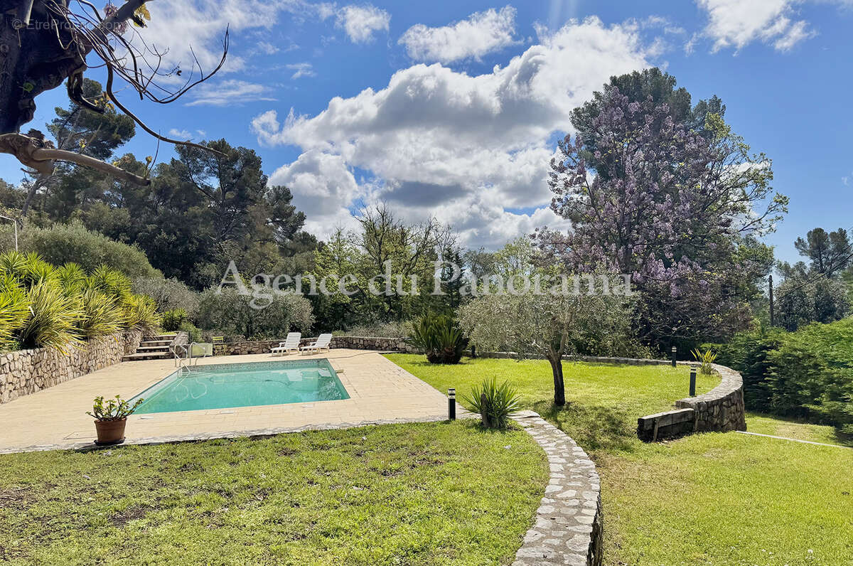 Magnifique propriete lovee dans un ecrin de verdure - photo 6