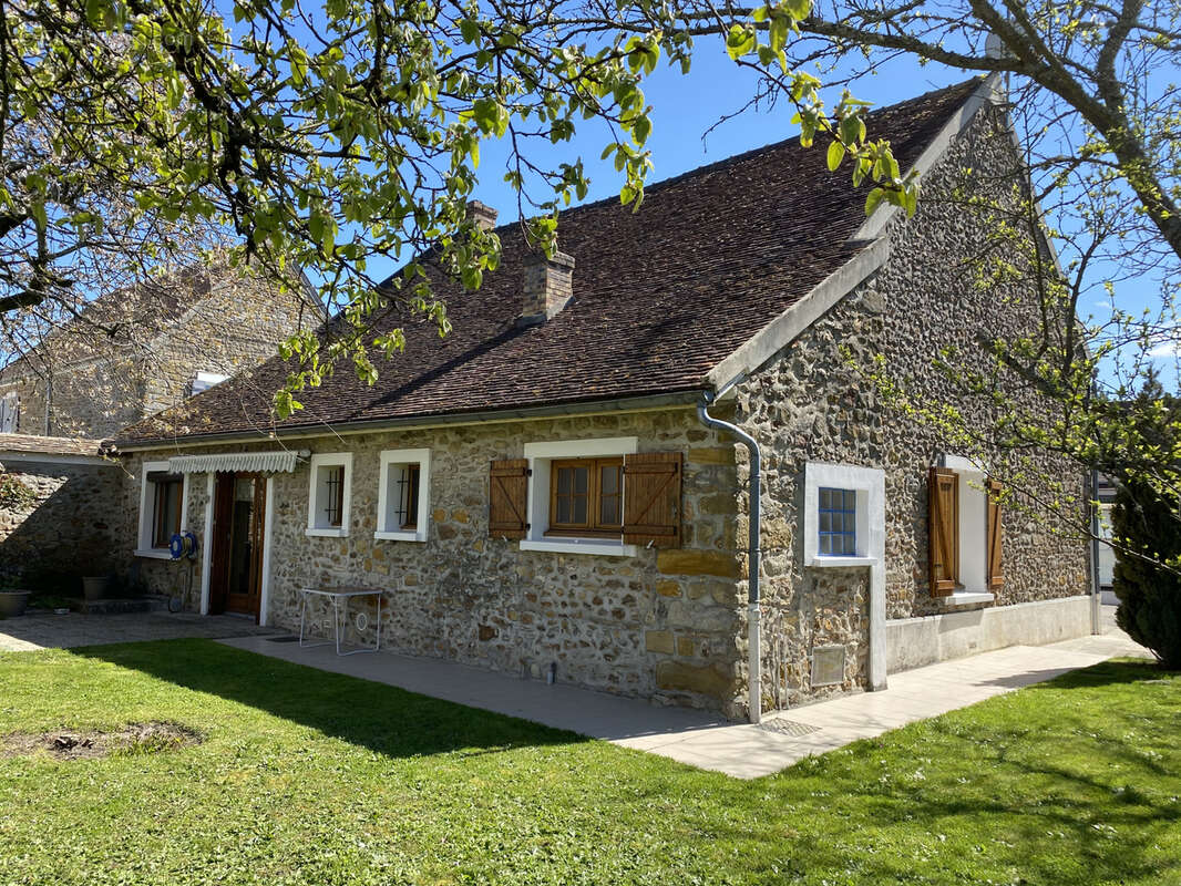 Maison à LA CHAPELLE-RABLAIS