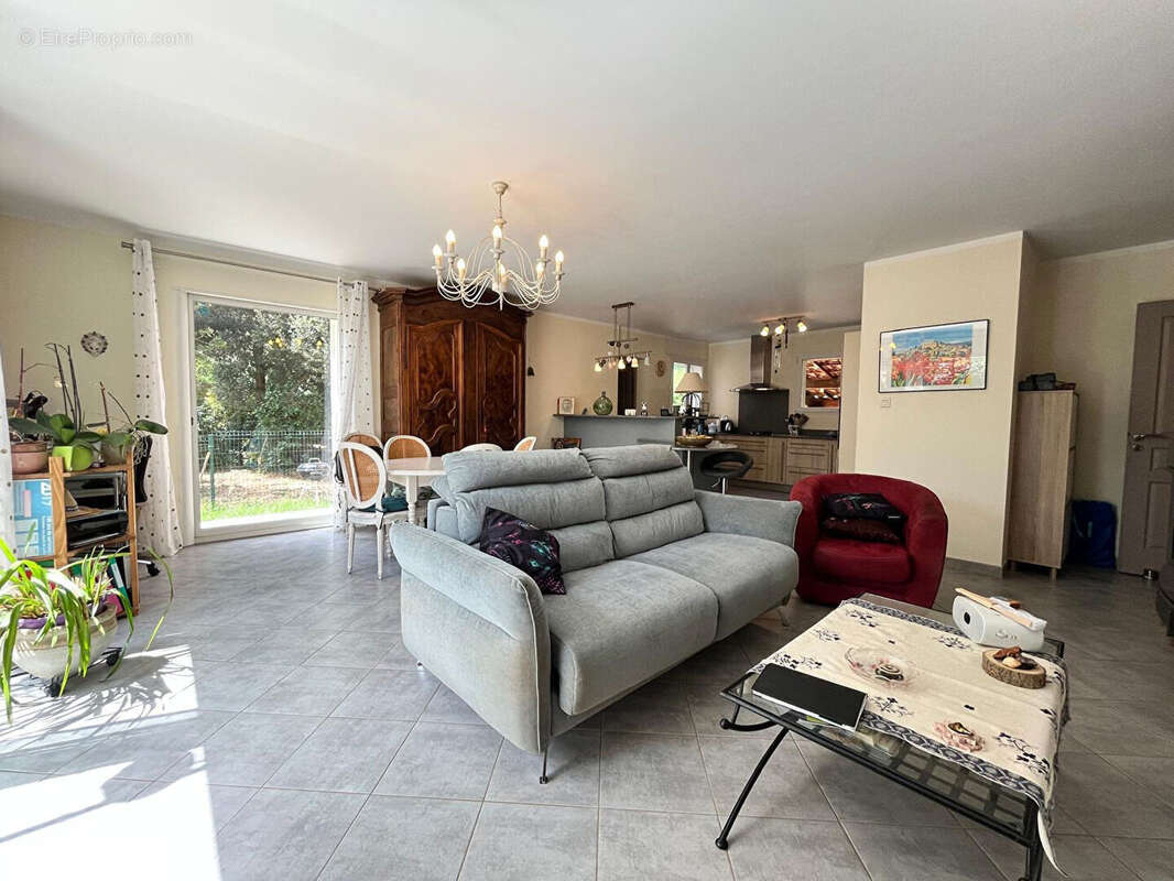 Maison à SUZE-LA-ROUSSE