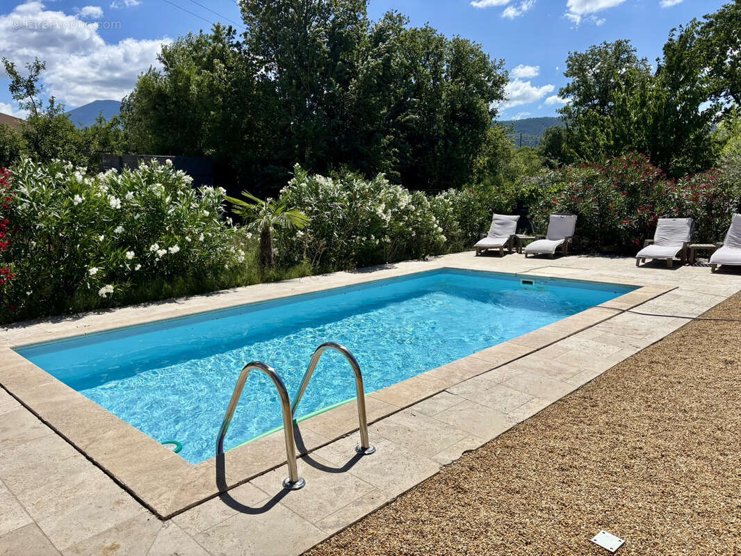 Commerce à MALAUCENE