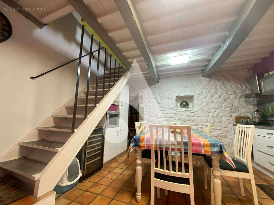 Maison à ALBA-LA-ROMAINE