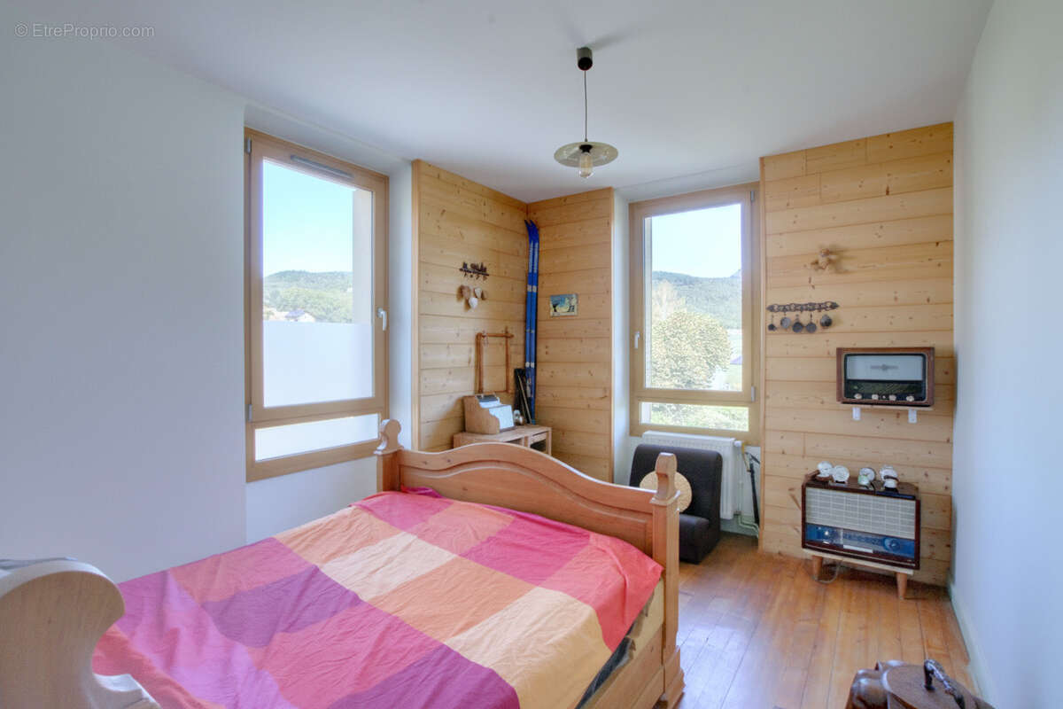 Grande maison familiale de 257 m2 avec dépendances   Saint-Germain-la-Chambotte - photo 6