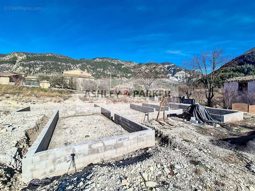 Terrain à ENTREVAUX