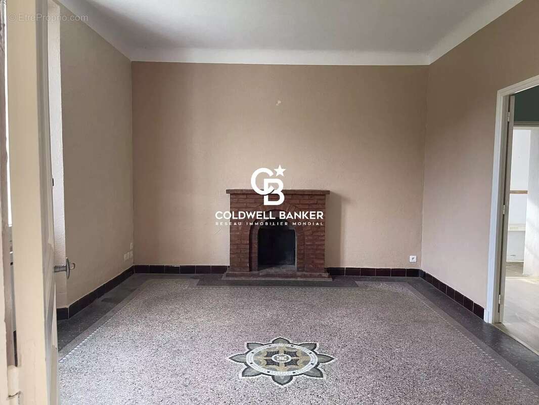 Propriété à Fort Potentiel, Ensemble de Quatre Appartements à Rénover - photo 3