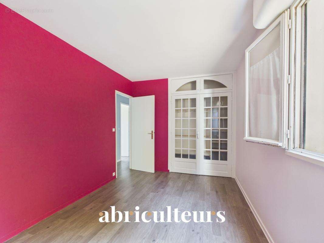 Appartement traversant avec loggia, parking et cave en vente au Plessis-Bouchard 95130 - photo 12