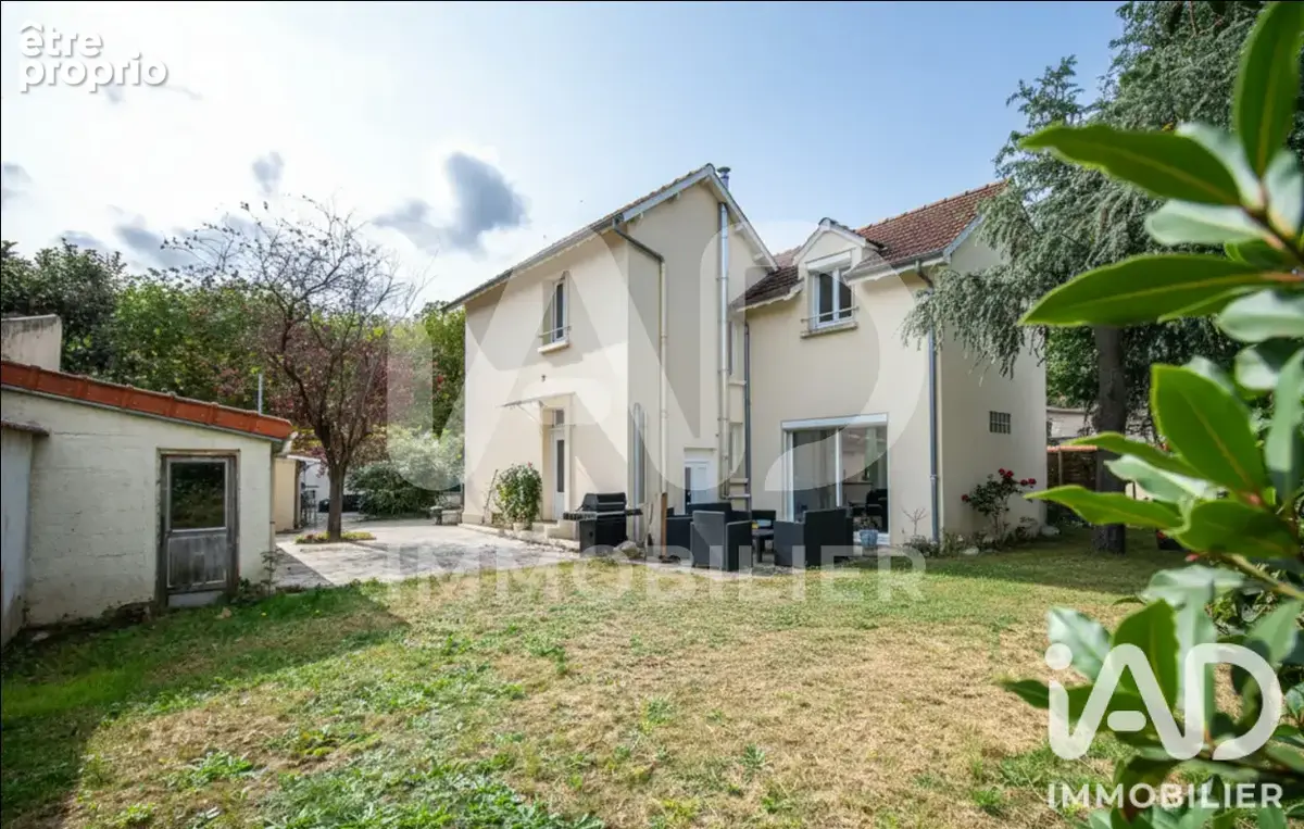 Photo 1 - Maison à SAINT-MAUR-DES-FOSSES