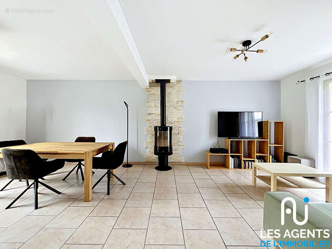 Vernon - Maison familiale 4 chambres  Vie de plain-pied  Terrain 1 150 m² - photo 2