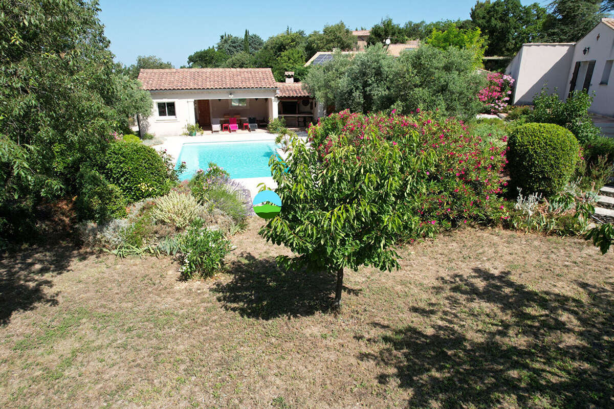 A VENDRE VILLA 183 m²SUR 2456 m² de terrain avec piscine , pool house et 2 chambres indépendantes - photo 4