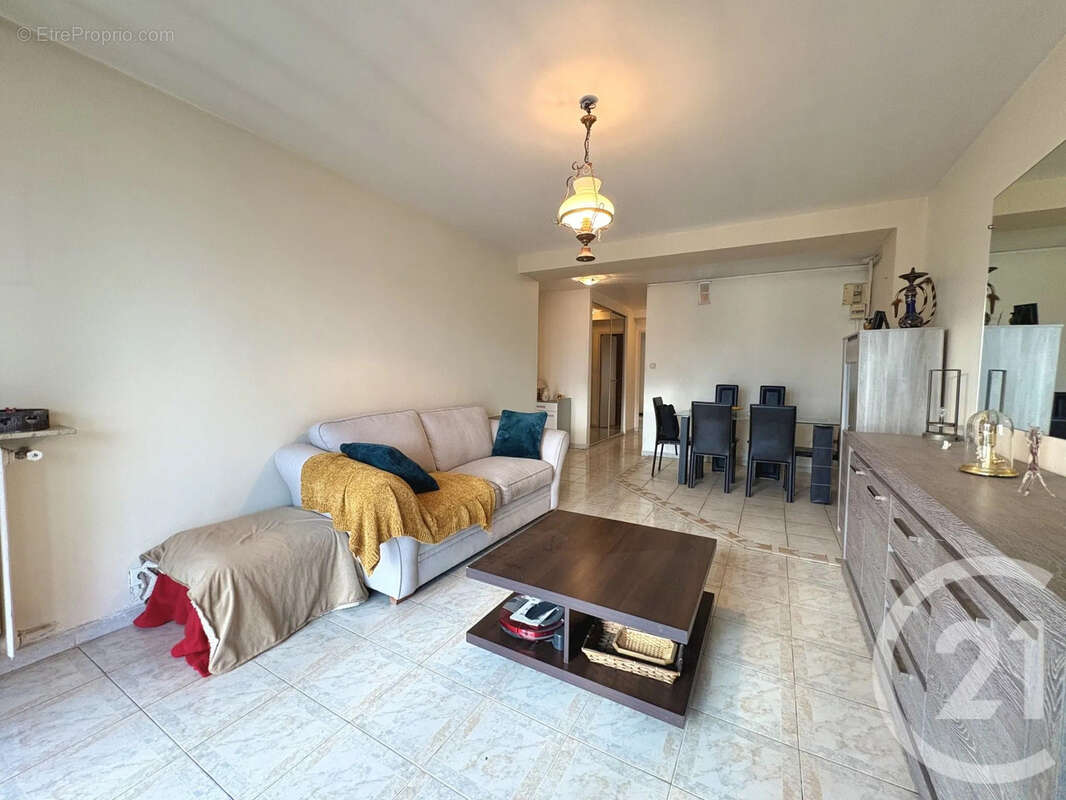 Appartement à MARSEILLE-4E