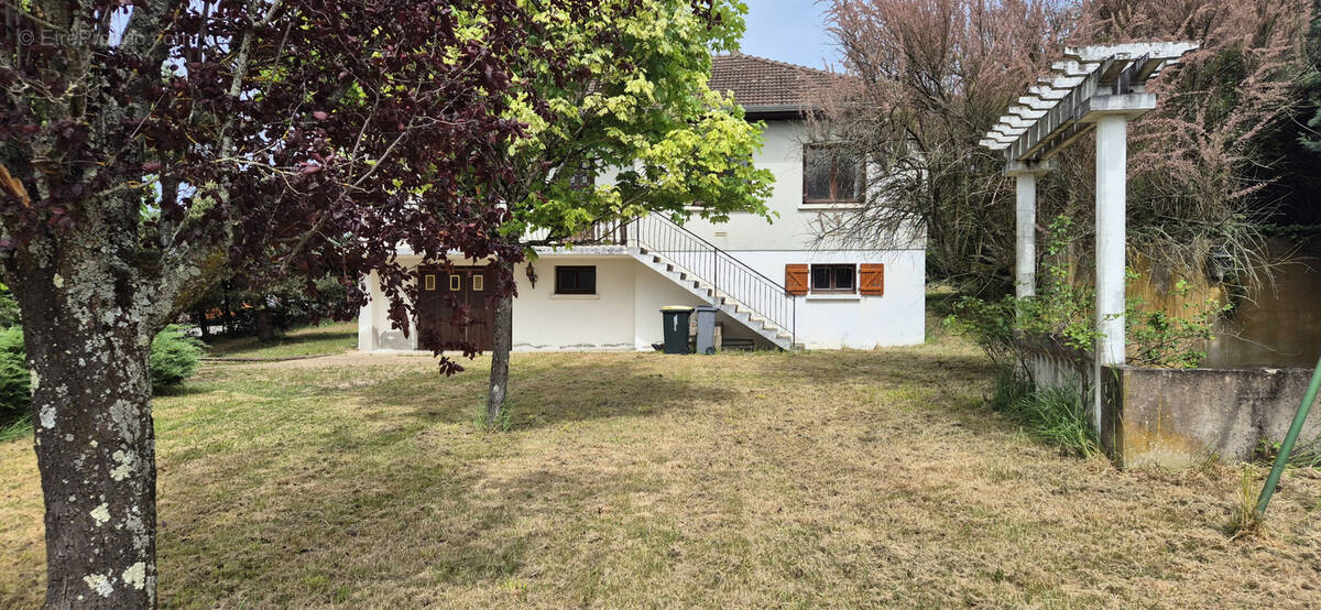 Maison à LA TOUR-DE-SALVAGNY