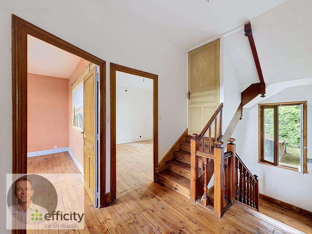 Maison 180 m² à Saint-Yorre  - photo 11