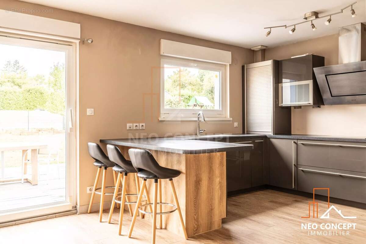 Maison contemporaine de 2012 sur 10 ares – 3 chambres, grande terrasse avec grand carport - photo 8