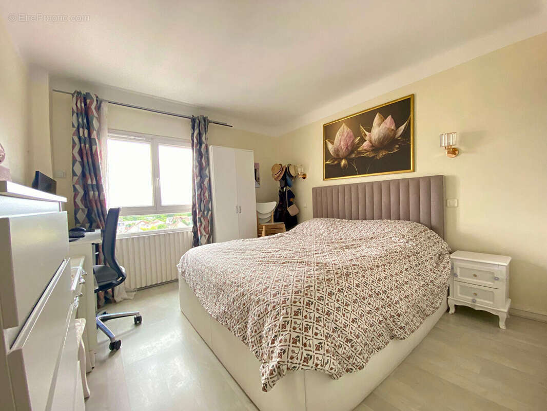 Appartement à SARTROUVILLE