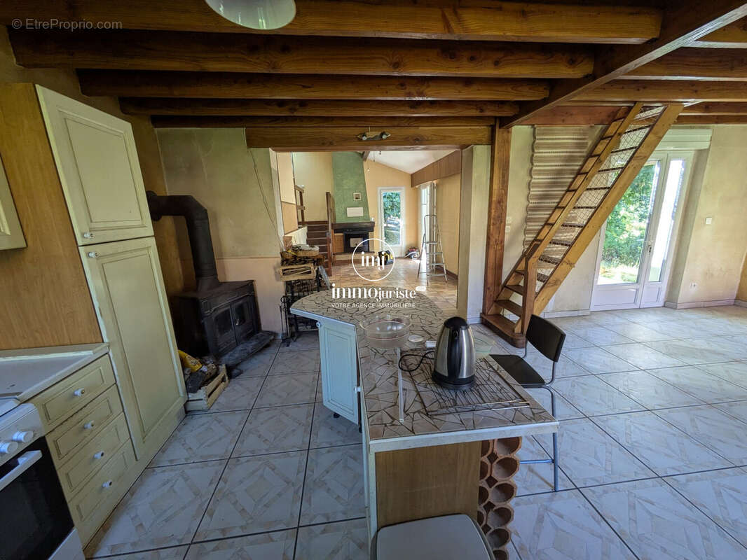 Maison 141 m² à Verneuil-Sur-Vienne  - photo 5