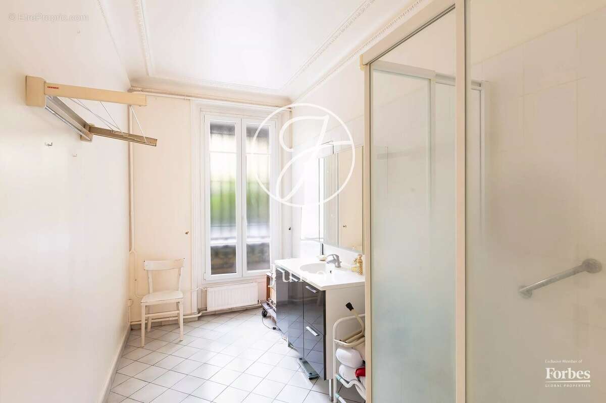 Paris 16e - MAIRIE / TOUR - Appartement - 5 pièces - 91,29m² Carrez - 2/3 chambres - photo 11