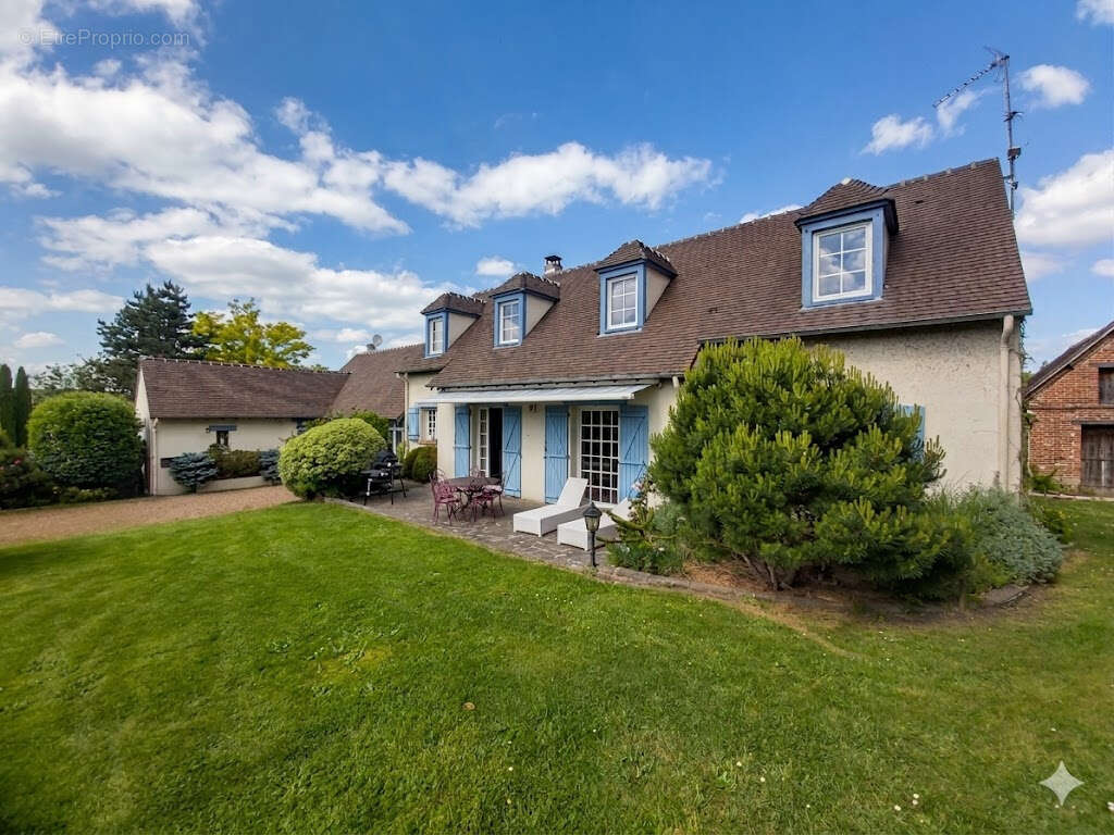 Maison à HOUDAN