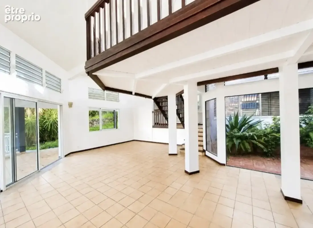 A vendre - Fort de France – Quartier Didier - Maison d'architecte – 7 Pièces – 4 Chambres + Petit T2 Indépendant - photo 18
