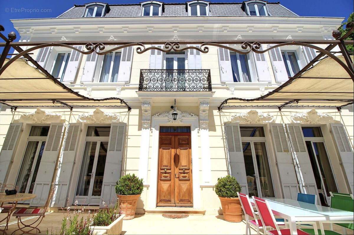 Maison à GREOUX-LES-BAINS