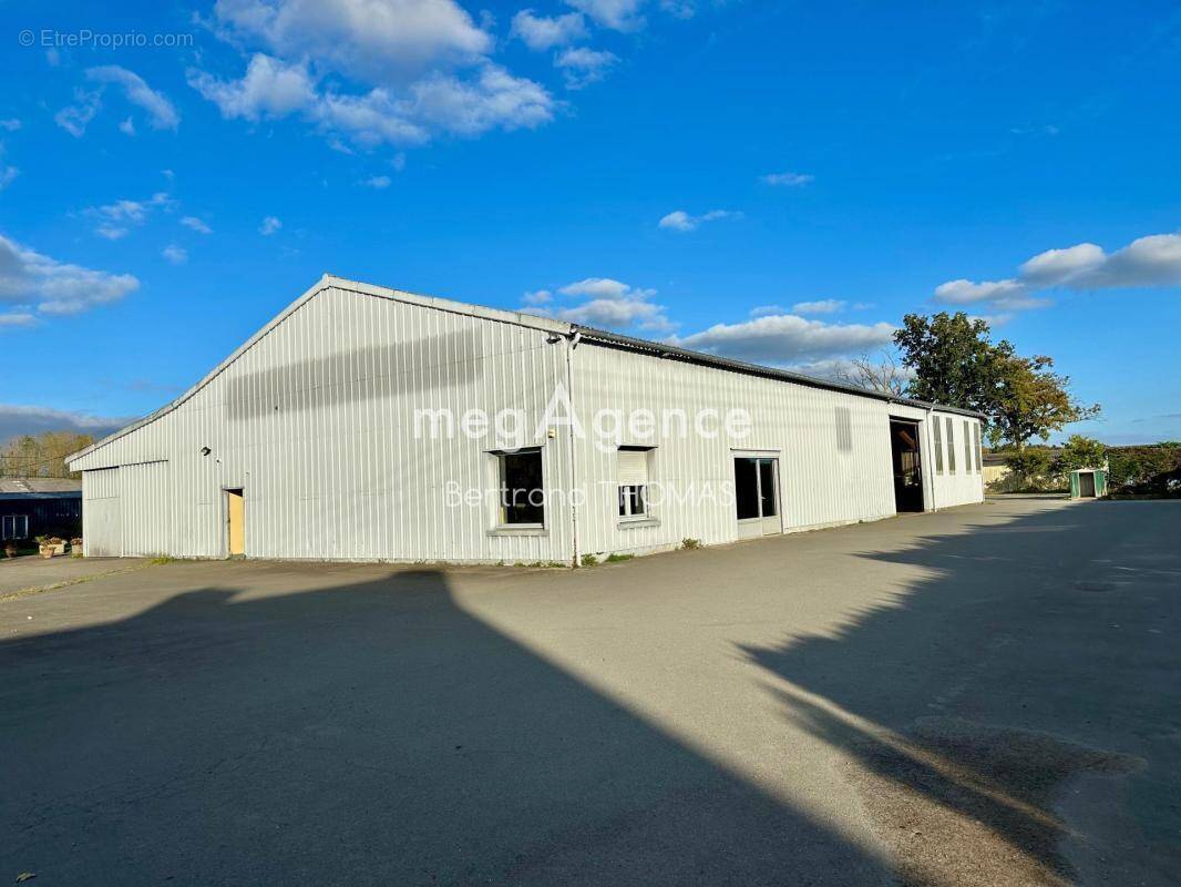 Commerce à SAINT-HILAIRE-DES-LANDES