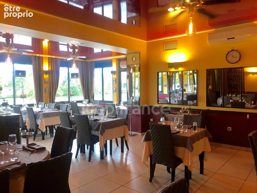 Dpt Oise (60), A VENDRE - FOND DE COMMERCE HÔTEL - RESTAURANT - LICENCE IV · à Saint-Leu-d'Esserent · 600 m² · 470 000 €