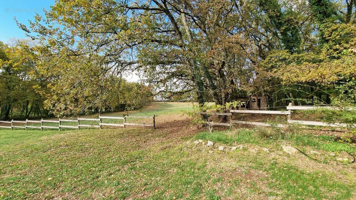 Maison à SAINT-FELIX-DE-VILLADEIX