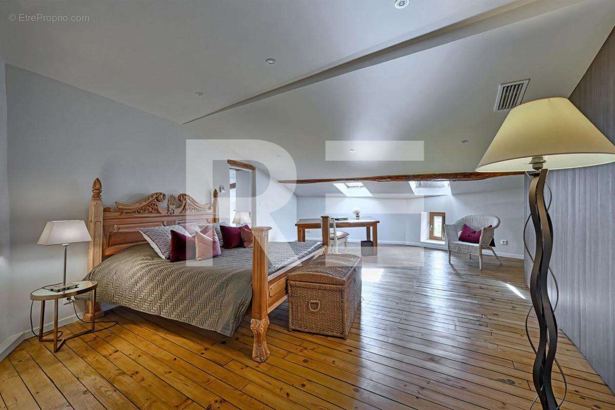 Maison à LA ROQUE-SUR-CEZE