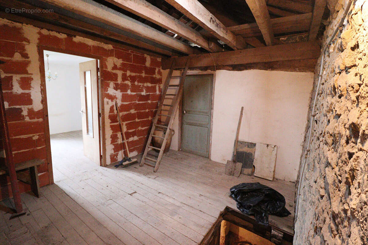 Maison à SAINT-SORNIN-LEULAC