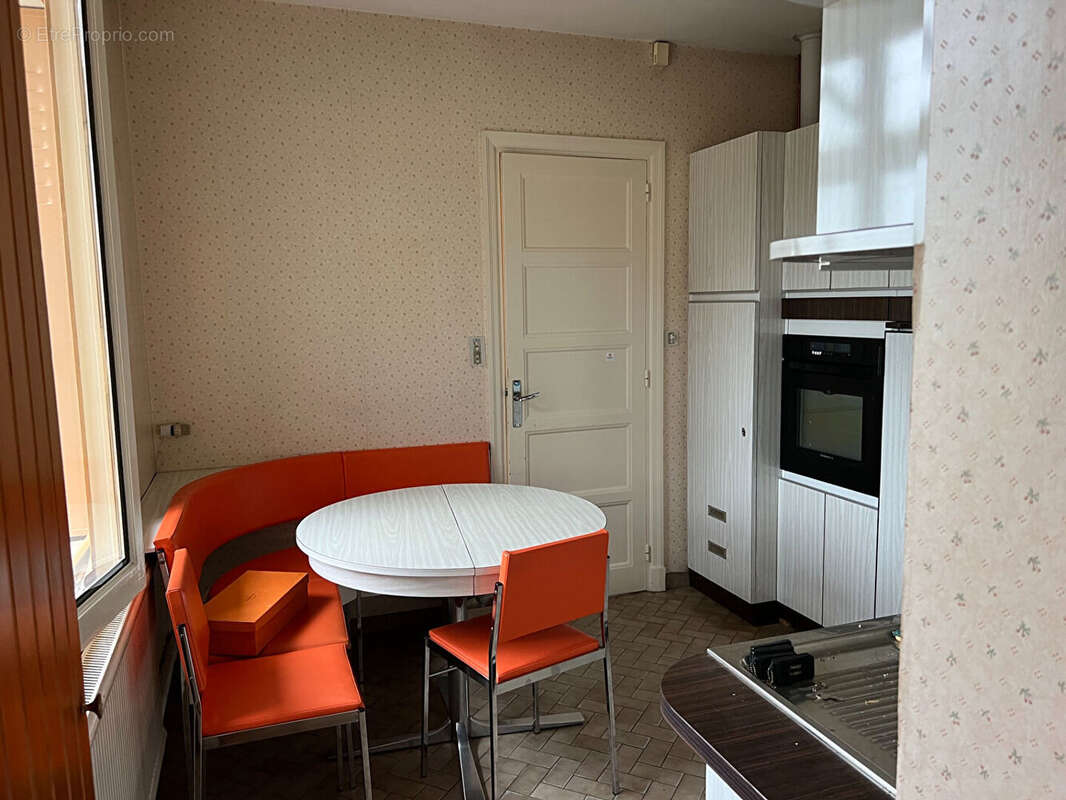 A VENDRE Maison  7 pièce(s) 155.17 m2  ROANNE CENTRE - photo 4