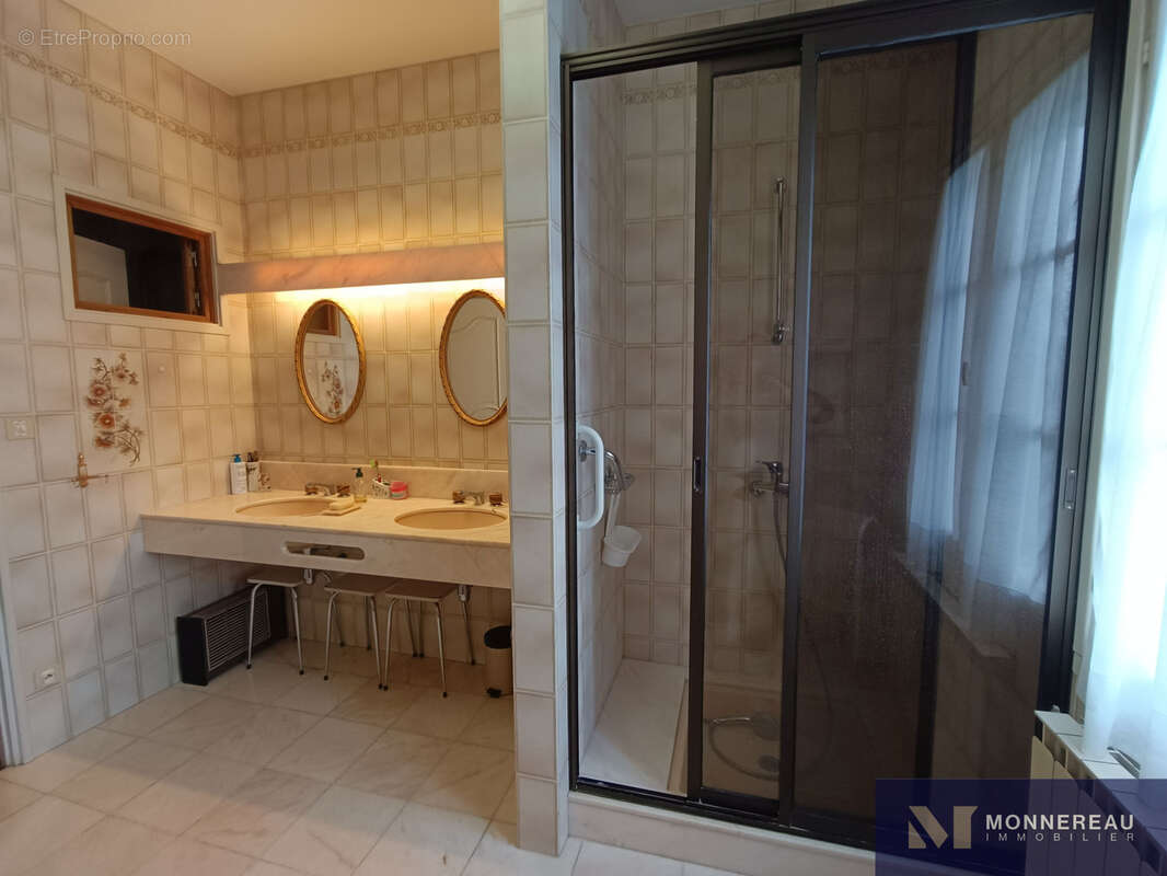 Maison à ROULLET-SAINT-ESTEPHE