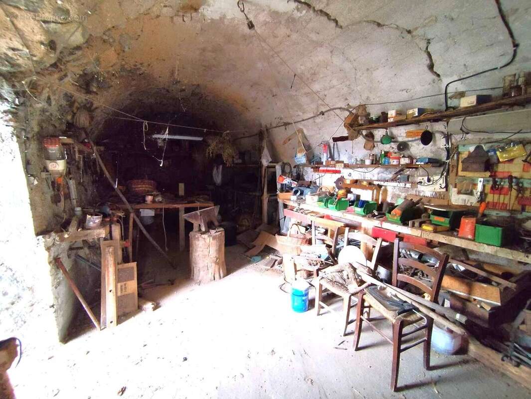 Appartement à CASTELLET-LES-SAUSSES