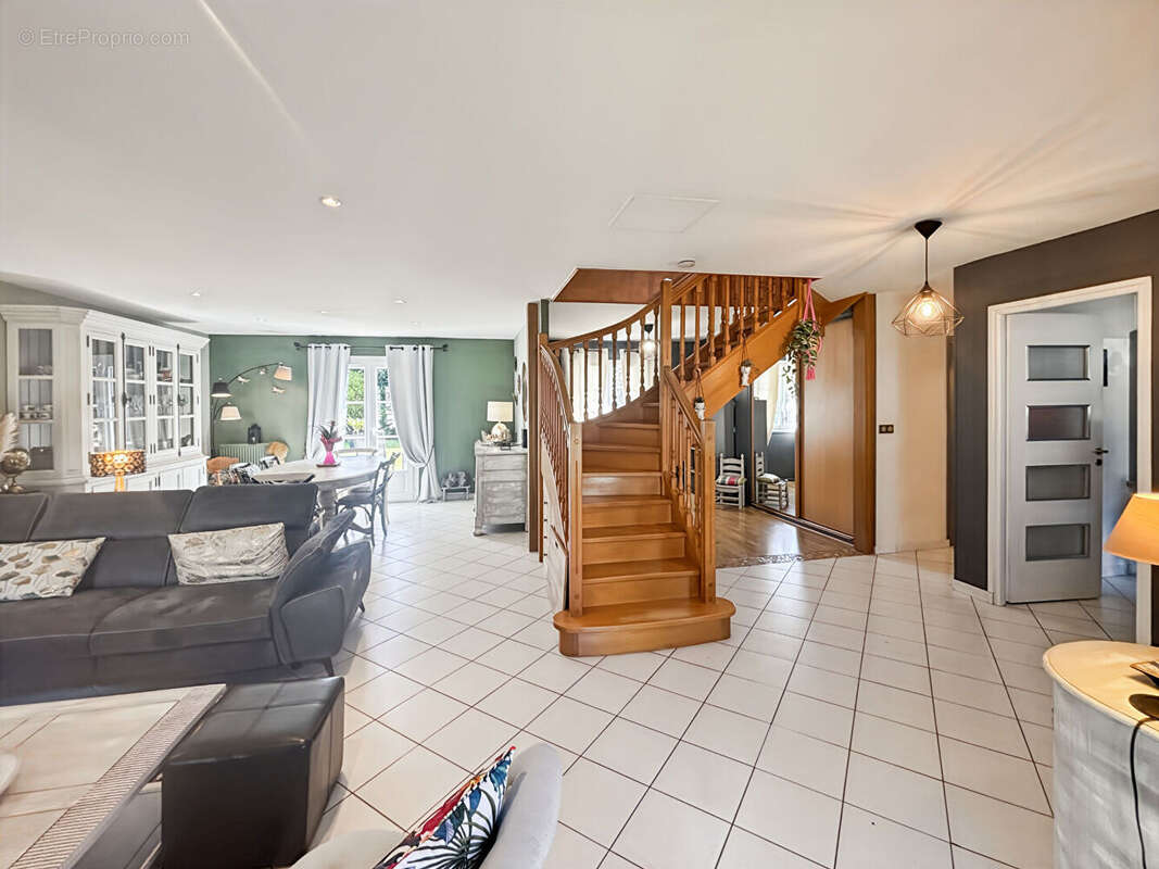 Maison à VAUX-LE-PENIL